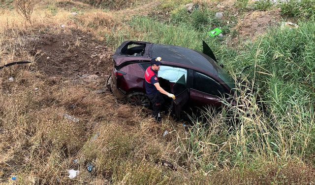 Sungurlu’da şarampole devrilen araçta sürücü yaralandı