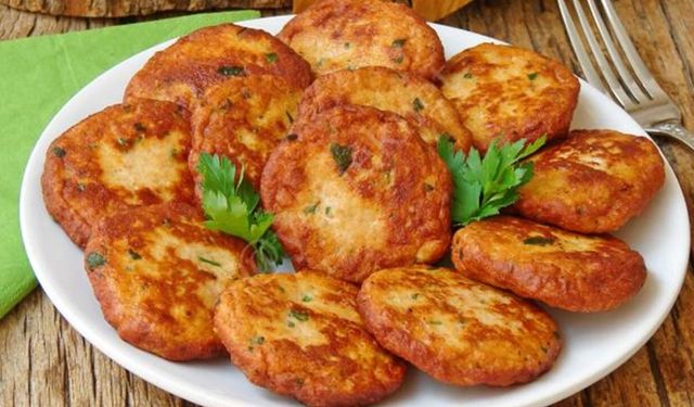 Patates köftesi nasıl yapılır? İşte, çay saatine ve kahvaltıya özel, pratik patates köftesi tarifinin püf noktaları