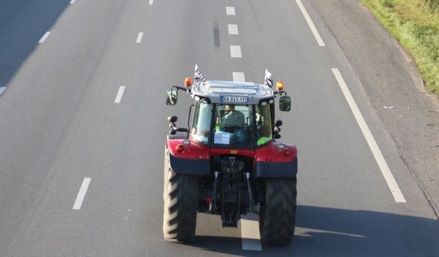 Radara yakalanan traktöre 3 bin 150 lira hız cezası