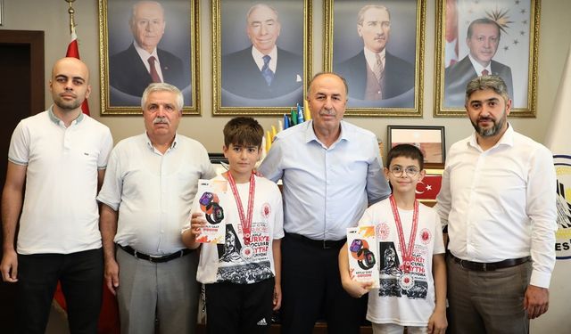 Türkiye 2'ncisi oldular: Başkan Arslan'dan başarılı sporculara ödül