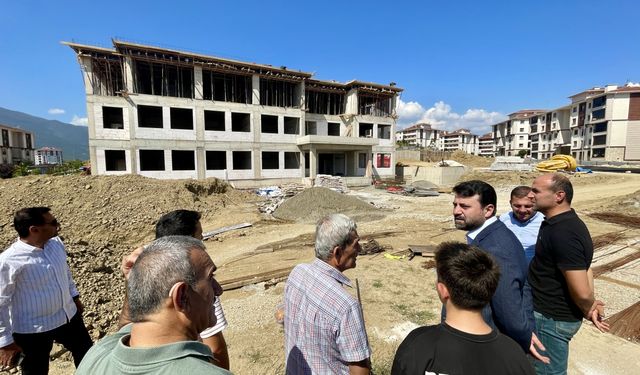 AK Parti Karabük Milletvekili Şahin, okul inşaatını inceledi