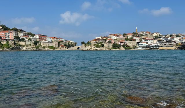 Amasra'da hafta sonu ziyaretçi yoğunluğu yaşanıyor