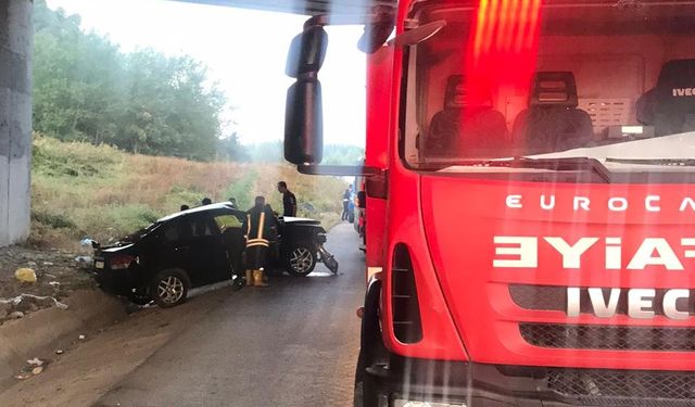 Amasya'da devrilen otomobildeki 3 kişi yaralandı