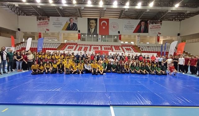 Amasya'da gaziler ile öğrenciler spor şenliğinde bir araya geldi