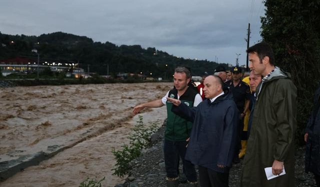 Artvin'de heyelan ve taşkınlar nedeniyle 32 köy yolu kapandı