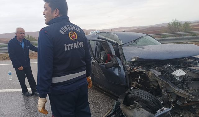 Çorum'da çekiciye çarpan otomobildeki 4 kişi yaralandı