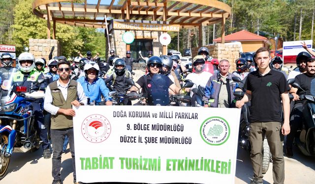 Düzce'de güvenli sürüşe dikkati çeken motosikletliler konvoy oluşturup Korugöl'ü gezdi