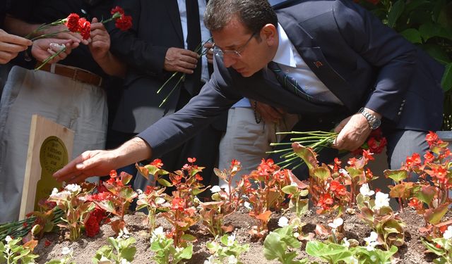 Ekrem İmamoğlu, şehit Ayar'ın Trabzon'daki mezarını ziyaret etti