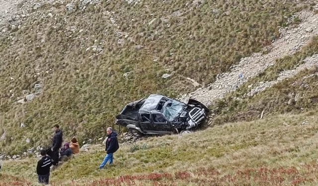 Gümüşhane'de uçuruma devrilen pikabın sürücüsü hayatını kaybetti