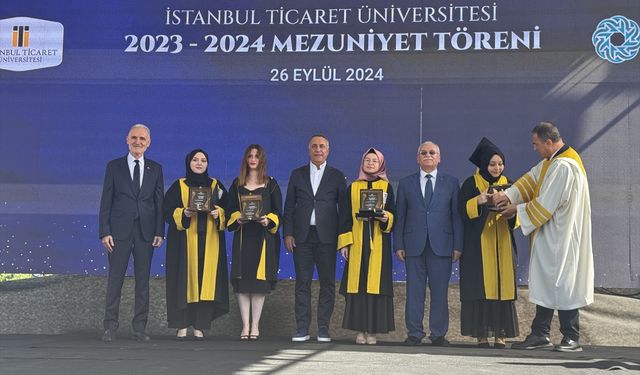 İstanbul Ticaret Üniversitesi'nde 1393 öğrenci mezuniyet coşkusu yaşadı