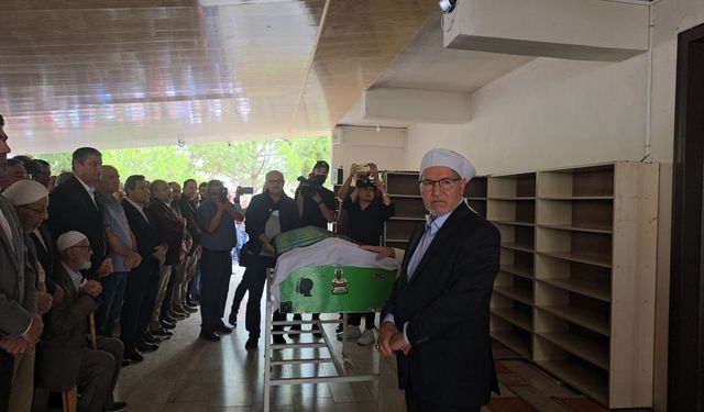 İÜ İlahiyat Fakültesi Öğretim Üyesi Prof. Dr. Mustafa Karataş'ın acı günü