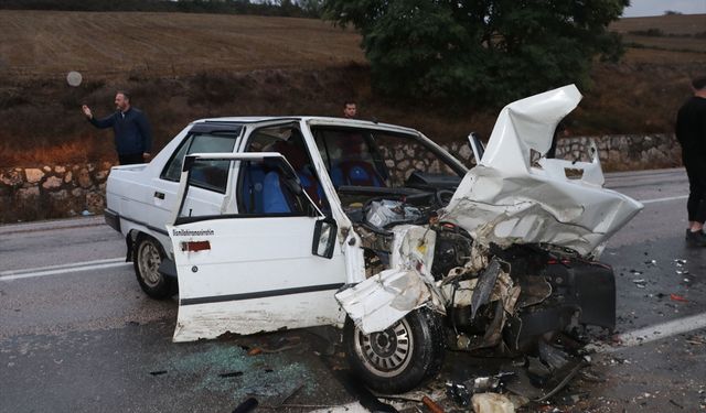 Samsun’da iki araç çarpıştı, 1 kişi öldü 5 kişi yaralandı