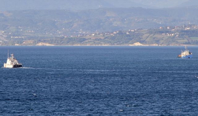 Sinop açıklarında batma tehlikesi geçiren gemi kentin doğal limanına demirledi