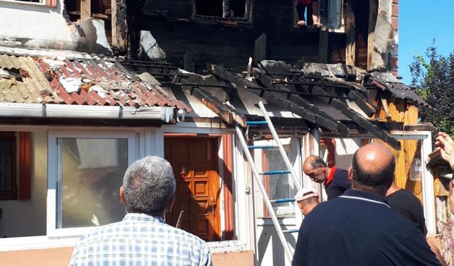 Sinop'ta ahşap evde çıkan yangın hasara yol açtı