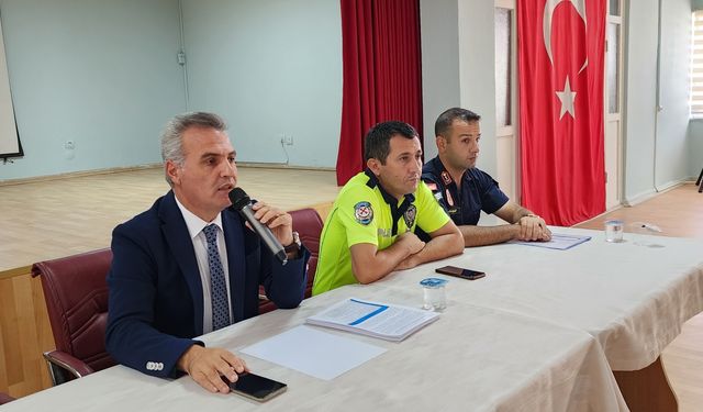 Suluova'da servis şoförlerine seminer verildi