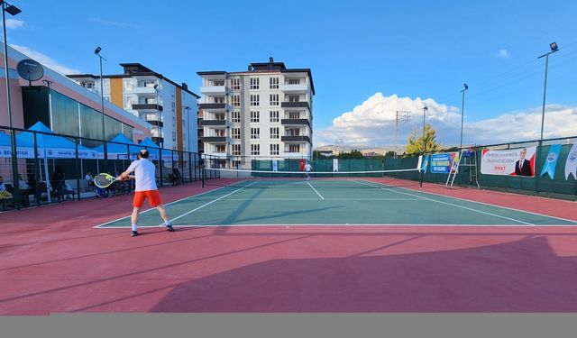 Suluova'da tenis turnuvası düzenlendi