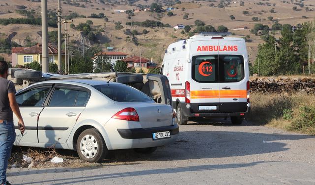 Taşova'da iki otomobilin çarpıştığı kazada 2 kişi yaralandı