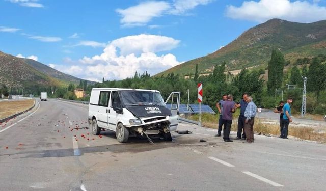 Tokat'ta iki kamyonetin çarpıştığı kazada 4 kişi yaralandı