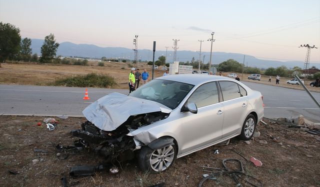 Tokat'ta iki otomobilin çarpıştığı kazada 1 kişi öldü, 3 kişi yaralandı