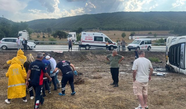 Tokat'ta yan yatan tırın sürücüsü yaralandı