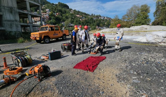 Zonguldak'ta yarışmaya hazırlanan madenciler deprem tatbikatına katıldı