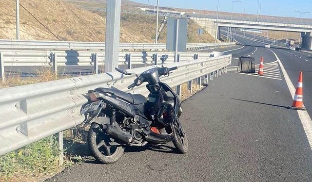 Bariyerlere çarpan motosikletin sürücüsü yaralandı