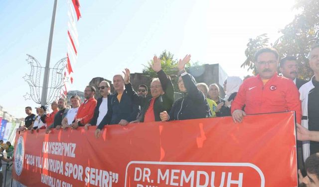 Büyükşehir’in 4. Uluslararası Yarı Maratonu’ndaki halk koşusunda hediye yağmuru