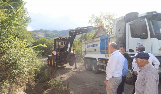 Canik’te kırsalda yol çalışması