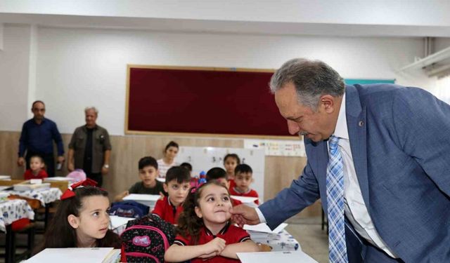 “Çocuklarımızı geleceğimizin güvencesi olarak görüyoruz”