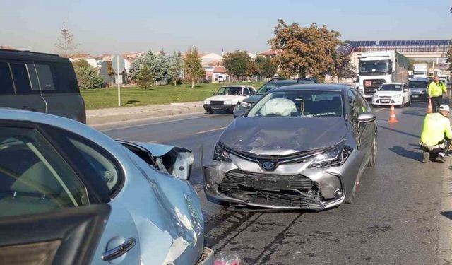 Eskişehir’de 3 aracın karıştığı zincirleme kazada 1 kişi yaralandı