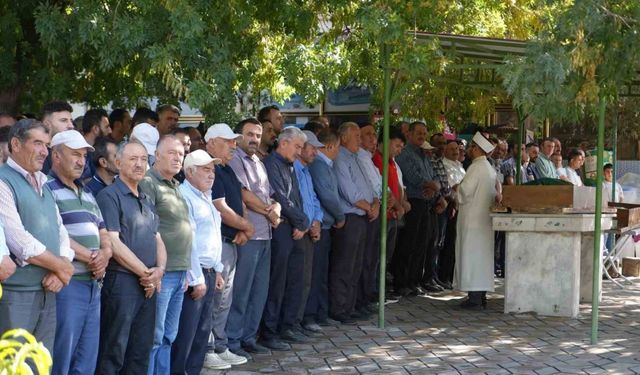 Gölette boğulan baba ve kızı defnedildi