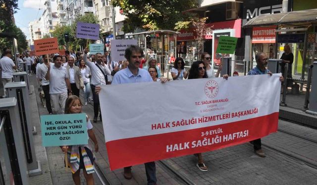 Halk Sağlığı Haftası nedeniyle yapılan yürüyüşe yoğun katılım sağlandı