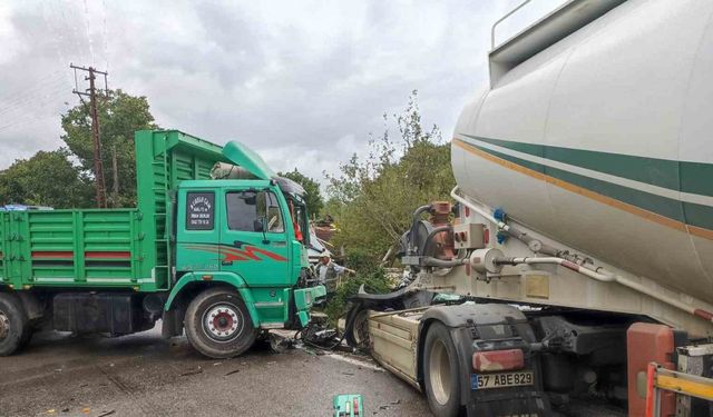 Kastamonu’da beton mikseri ile kamyon çarpıştı: 2 yaralı