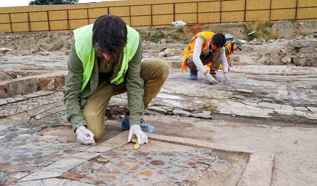 Konya merkezde gün yüzüne çıkarılan 5. yüzyıla ait mozaik ve eserler turizme kazandırılıyor