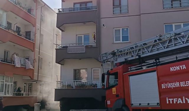 Konya’da 4 katlı apartmanın bodrumunda yangın paniği