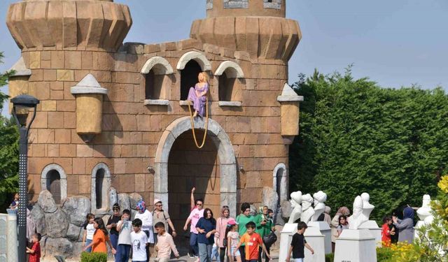 Konya’da yaz tatilinin gözdesi yine 80 Binde Devr-i Alem Parkı oldu