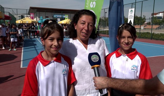 Minik sporcu ve velilerden Ulusal 12 Yaş Hafta Sonu Tenis Turnuvası’na tam not