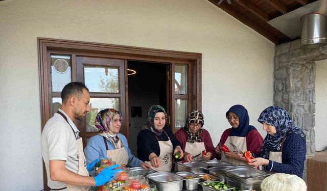 Müze Meram Yemek Atölyesinde sohbahar, kış hazırlıkları yapıldı