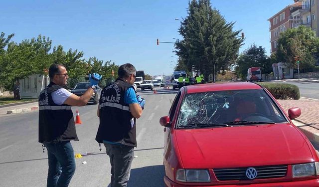 Otomobilin çarptığı yaşlı kadın ağır yaralandı