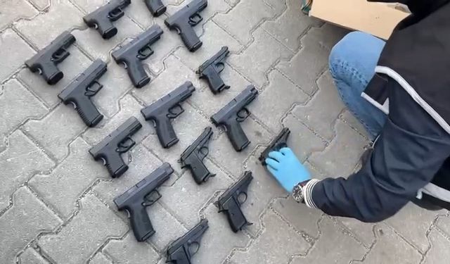 Samsun’da şüpheli araçta 15 tabanca ele geçirildi