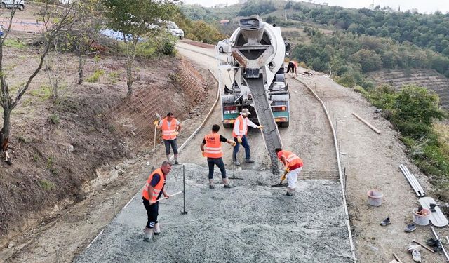 Sandıkçı: “İlçemize güvenli ve konforlu yollar kazandırıyoruz”