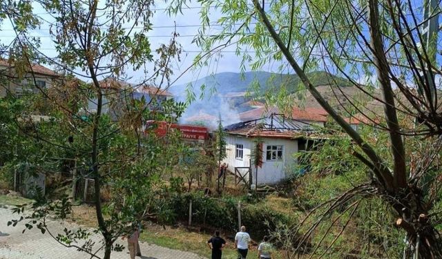 Yarımsöğüt köyünde bir ev alevlere teslim oldu