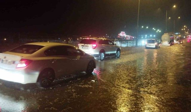 Yozgat’ta Sağanak Yağış Trafiği Durma Noktasına Getirdi: Su Birikintileri Oluştu