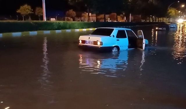 Sağanak yağış sonrası Çorum’da altyapı krizi! Ev ve işyerlerini su bastı