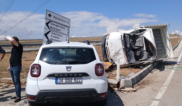 Çorum’da feci kaza: Cip ve kamyonet çarpıştı, 4 yaralı!