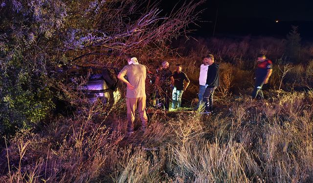 Çorum'da kamyonet tarlaya devrildi: 4 yaralı hastaneye kaldırıldı