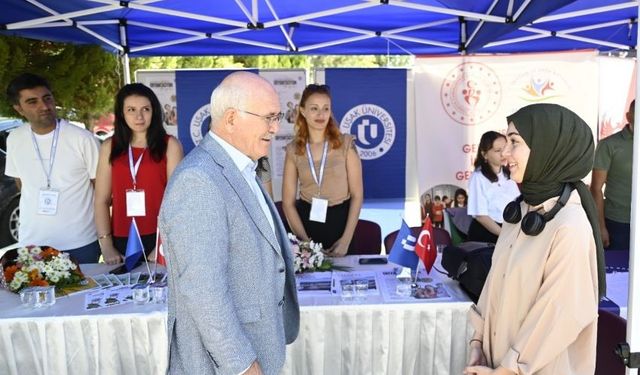 Rektör Savaş’tan Oryantasyon Haftasında Öğrencilere: "Güçlü Türkiye’nin Mimarları Sizlersiniz"