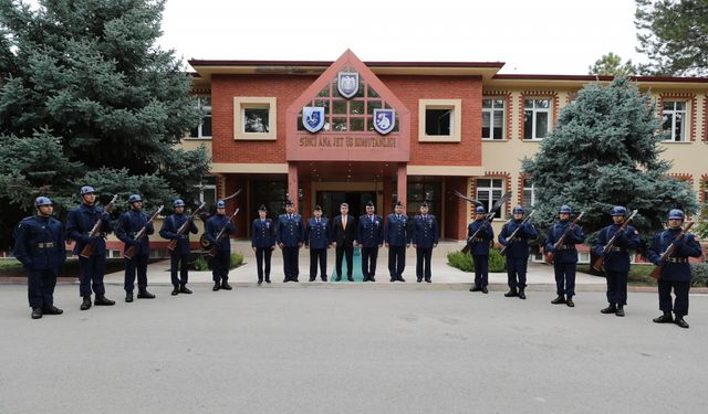 Amasya Valisi Bakan, Merzifon’da ziyaretlerde bulundu