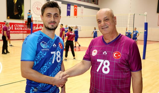 Baba ve oğlu parkede rakip oldu