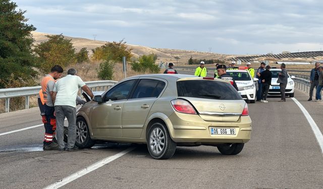 Bayburt'ta cip ile otomobilin çarpıştığı kazada 2 kişi yaralandı